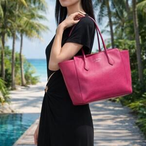 Gucci Magenta Pink Leather Swing Tote Shoulder Bag Purse Luxe Everyday Carry